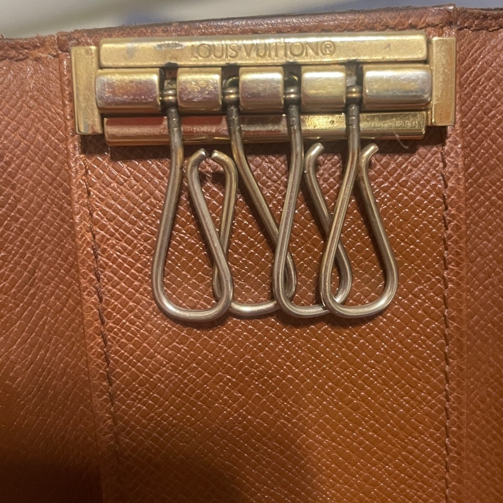 Louis Vuitton Monogram Key Holder - Picture 8 of 10